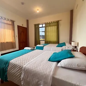 Casa Cascada Pensión Puerto Ayora (Galapagos Islands)